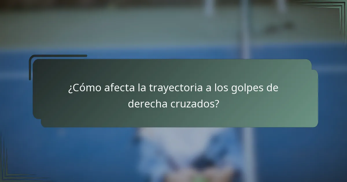 ¿Cómo afecta la trayectoria a los golpes de derecha cruzados?